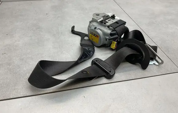 Opel Astra K Front seatbelt 