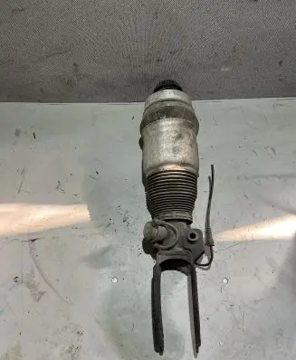 Volkswagen Touareg I Front shock absorber/damper