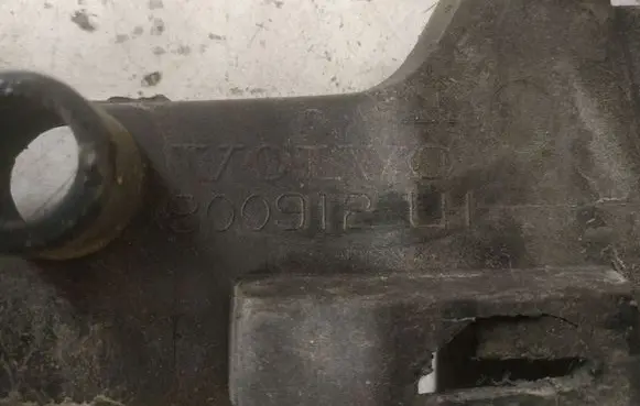 Volvo S40, V40 Rear bumper mounting bracket 800912