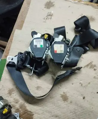 Ford Mondeo MK IV Front seatbelt 600639900