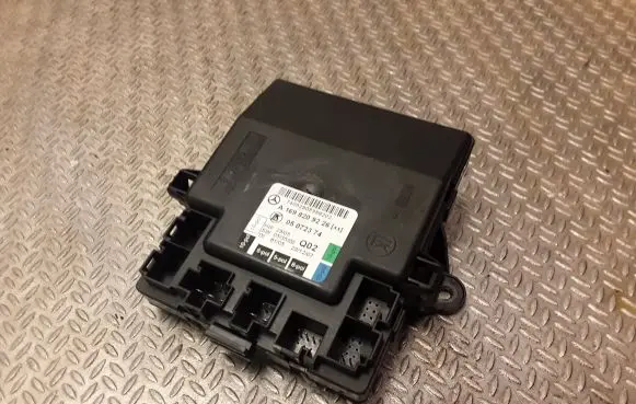 Mercedes-Benz B W245 Door control unit/module 1698209226 A1698209226