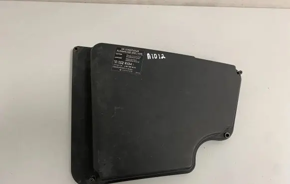 Mercedes-Benz E W210 Fuse box cover 2105400882 08701570