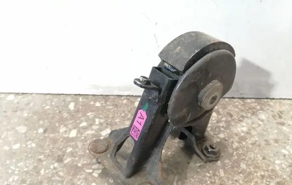 Toyota Avensis T270 Engine mount bracket 0615