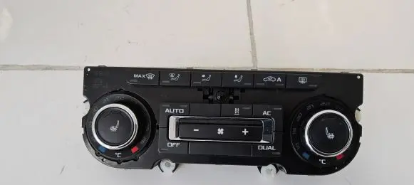 Skoda Octavia Mk2 (1Z) Climate control unit 3T0907044CA 5HB00974987