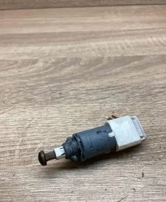 Opel Movano B Brake pedal sensor switch 8200168238B WithPlug