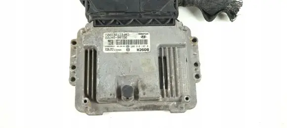 Hyundai i30 Engine control unit/module ECU 0281016005