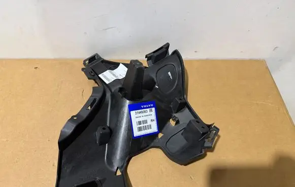 Volvo XC40 Front bumper mounting bracket 31449363
