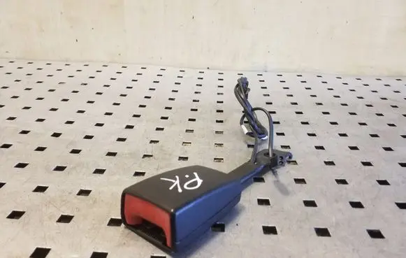 Front seatbelt buckle