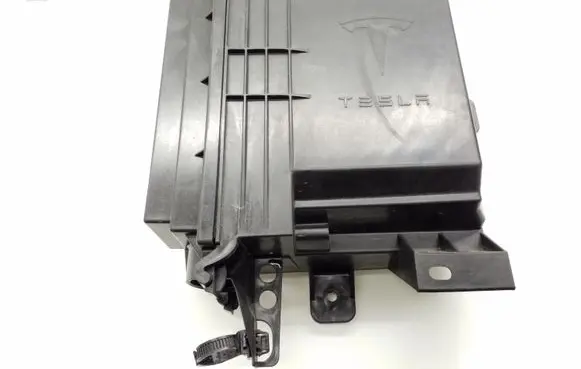 Tesla Model X Other control units/modules 105835800C 105835900B