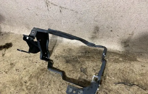 Mercedes-Benz C W204 Headlight/headlamp mounting bracket A204626044