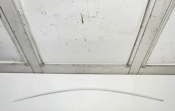 Opel Crossland X Front door glass trim molding 39120686