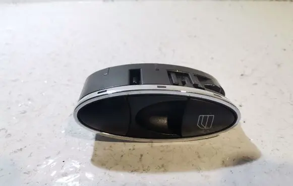 Mercedes-Benz E W211 Electric window control switch A2118218651