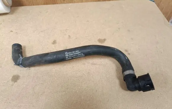 Mercedes-Benz SL AMG R231 Engine coolant pipe/hose A2315013682