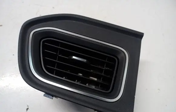 Renault Master III Dashboard side air vent grill/cover trim 682608914R