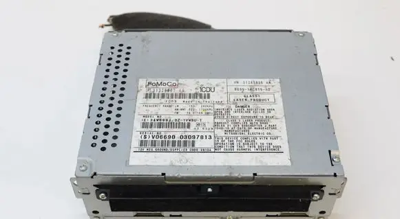Volvo XC70 Radio/CD/DVD/GPS head unit 31328067