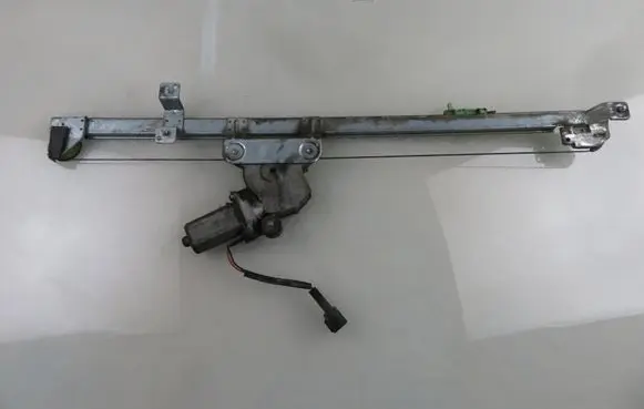 Front door window regulator with motor