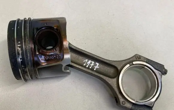 BMW 3 E90 E91 Piston with connecting rod