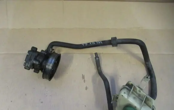 Volkswagen Transporter - Caravelle T5 Power steering pump