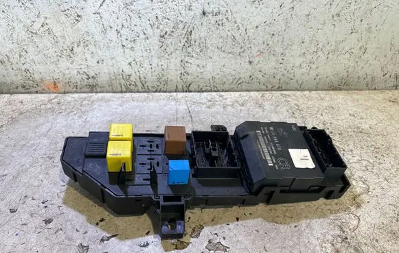 Opel Vectra C Fuse module 518721030
