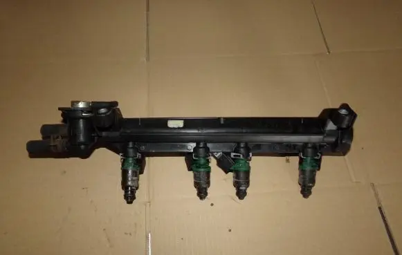 Volkswagen Golf IV Fuel main line pipe 06A133317A