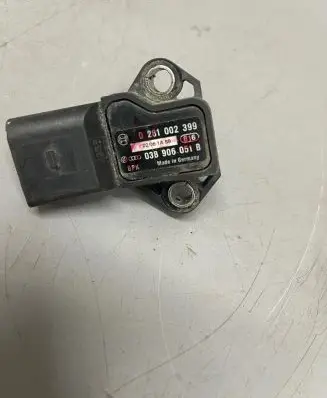 Audi A6 S6 C6 4F Air pressure sensor 038906051B 0281002399