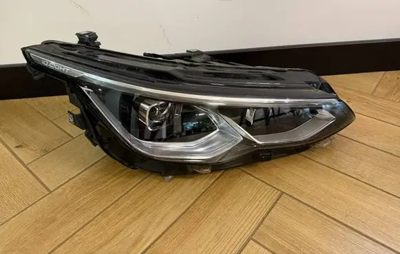 Volkswagen Golf VIII Headlight/headlamp 5H1941060P
