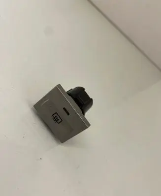 Ford Focus Windscreen/window heater switch 8V4T18C621AA
