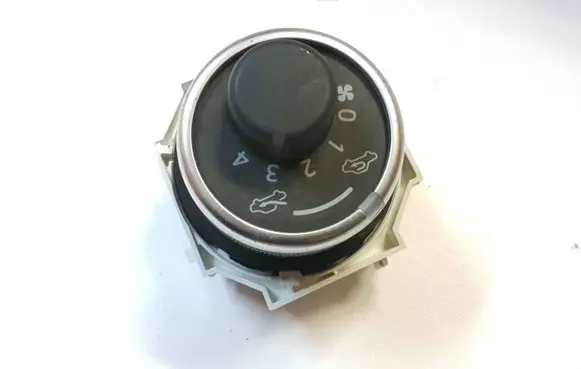 Toyota Yaris Climate control unit 75F240