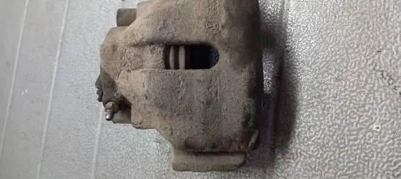 Volkswagen PASSAT B5 Front brake caliper