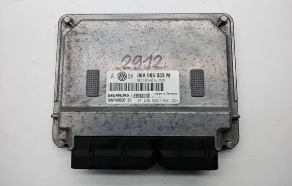 Volkswagen Golf IV Engine control unit/module 06A906033M 5WP4003701