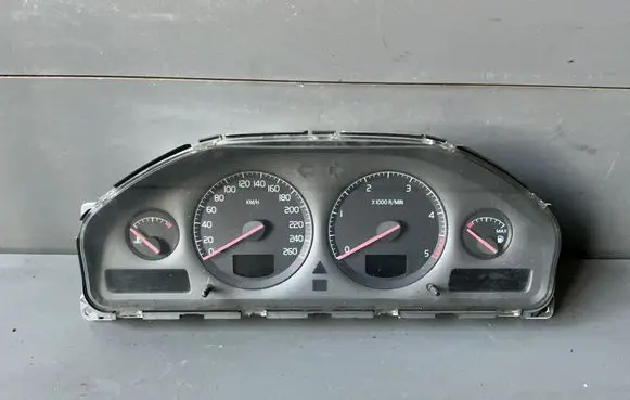 Speedometer (instrument cluster)