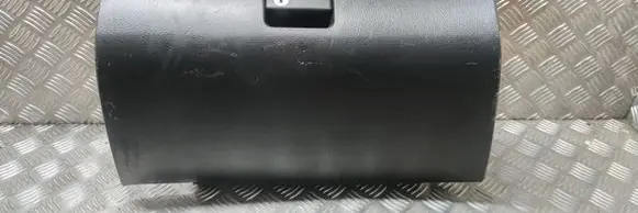 Toyota Avensis T250 Glove box