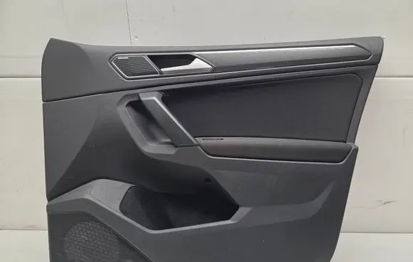 Volkswagen Tiguan Front door card panel trim 5NB867012H 5NB867012