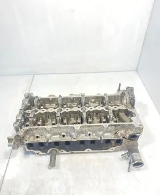 Toyota Auris 150 Engine head