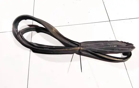 Mercedes-Benz C AMG W204 Rubber seal front coupe door a2047400878