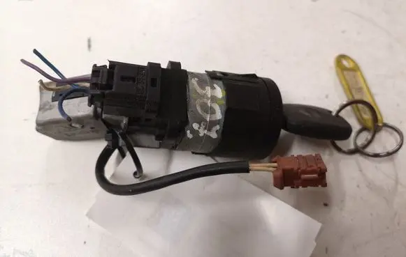 Peugeot 307 Ignition lock 36353100