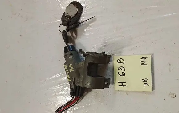 Volkswagen PASSAT B4 Ignition lock 357905851A