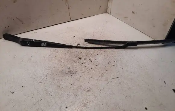 Volkswagen PASSAT B6 Front wiper blade arm