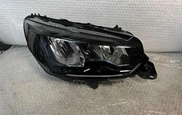 Peugeot 2008 II Headlight/headlamp 9833036180