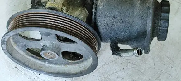Toyota Avensis T250 Power steering pump