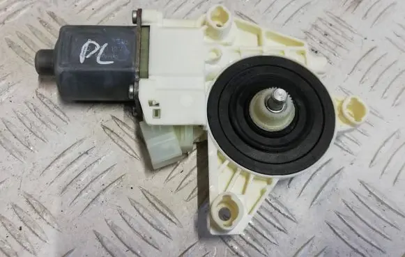 Mercedes-Benz B W246 W242 Front door window regulator motor A2469065100 933865101