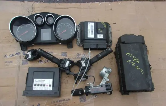 Opel Astra J Engine ECU kit and lock set 55577647