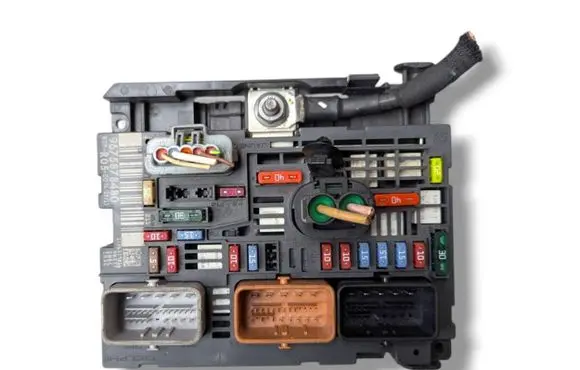 Peugeot 308 BSM Control unit 9675878480
