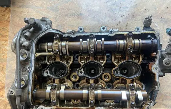 Subaru Legacy Engine head