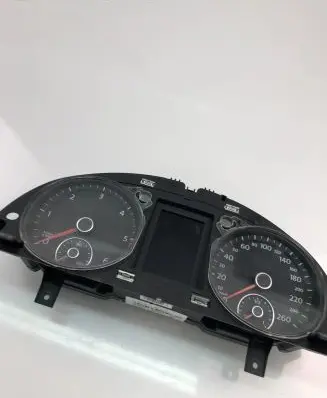 Volkswagen PASSAT B7 Speedometer (instrument cluster) 3AA920870J
