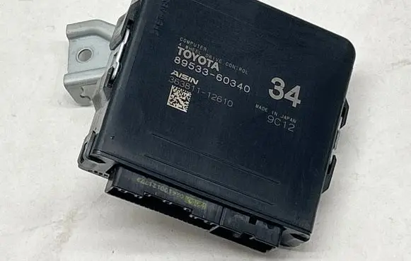 Toyota Land Cruiser (J150) Transfer box differential control unit 8953360340 36381112610