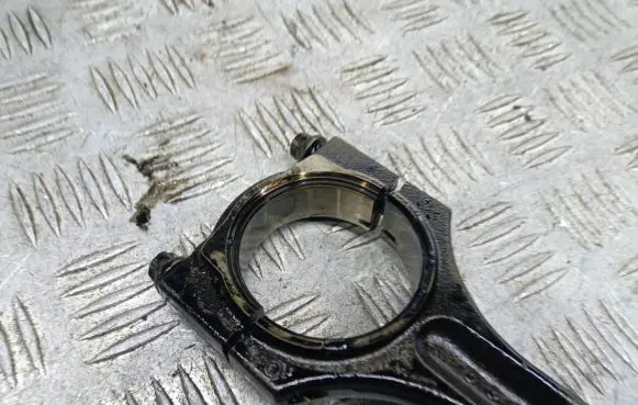 Toyota Avensis T270 Piston 