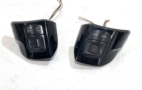 Steering wheel buttons/switches