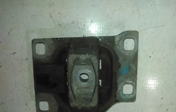 Ford Focus Engine mount bracket 98ab7m121pb 53858b