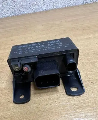 Mercedes-Benz E W211 Other relay 0255452832 D7127